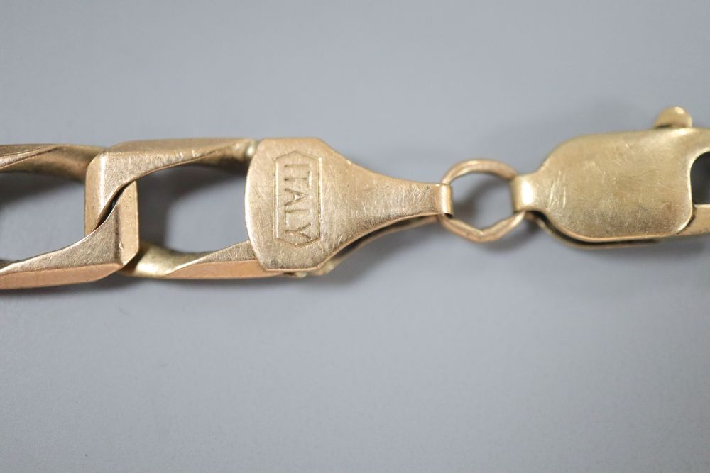 An Italian 375 rectangular-link bracelet with trigger clasp, 24cm, 18g.